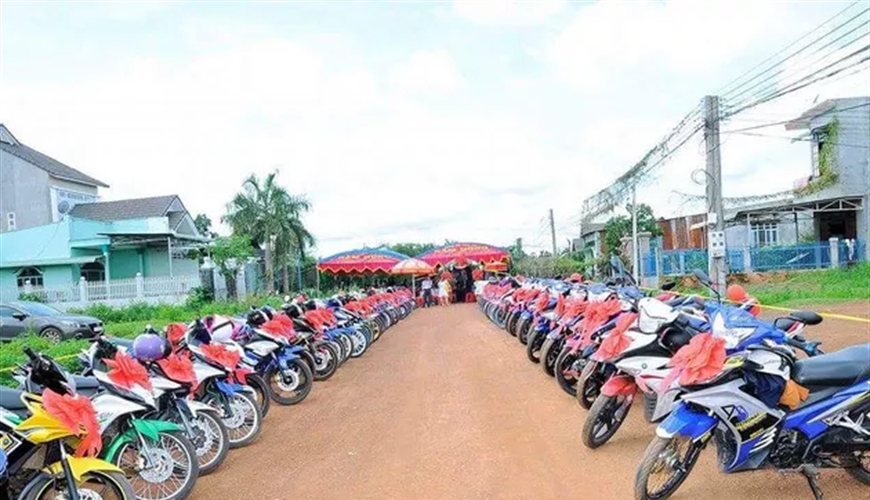 ĐI DỰ ĐÁM CƯỚI MẤT XE, TRÁCH NHIỆM THUỘC VỀ AI ?