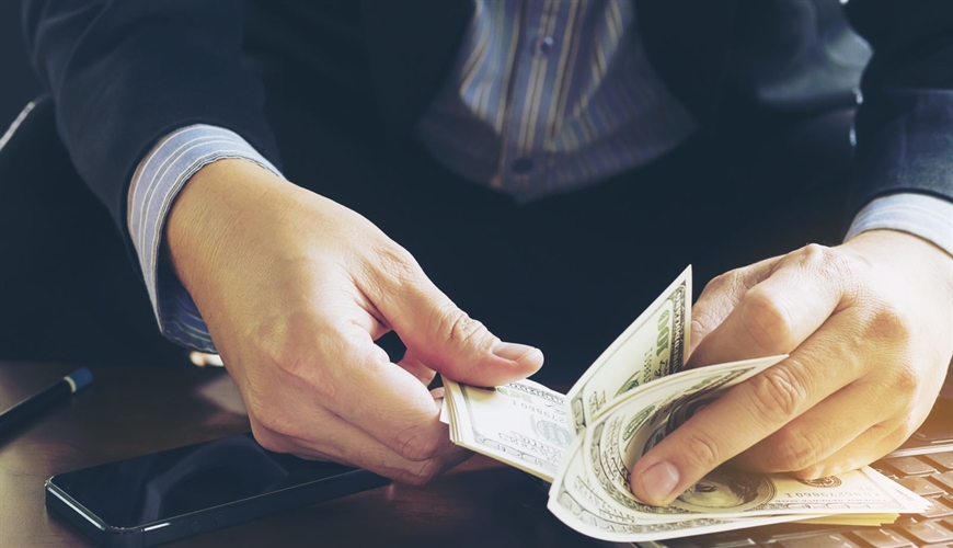 TỘI NHẬN HỐI LỘ, LỢI DỤNG CHỨC VỤ, QUYỀN HẠN THỰC HIỆN HÀNH VI TRÁI PHÁP LUẬT BỊ XỬ LÝ NHƯ THẾ NÀO?